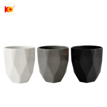 Großhandelspezifische Muster weiße unregelmäßige Form ohne Griff Keramik -Trinkbecher